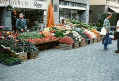 »Traditionell - damals wie heute in Wangen auf dem Wochenmarkt«